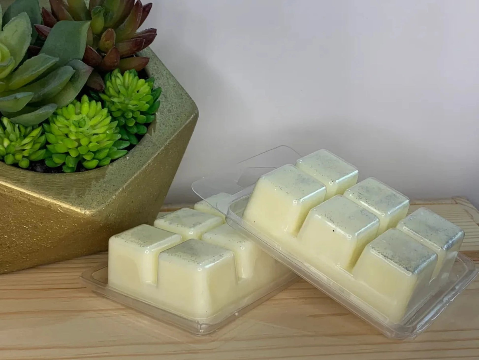 orange blossom soy wax melt scented with blossom, honey and citrus